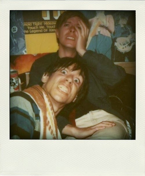 70年代に撮影されたデヴィッド・ボウイとイギー・ポップのレアで面白い